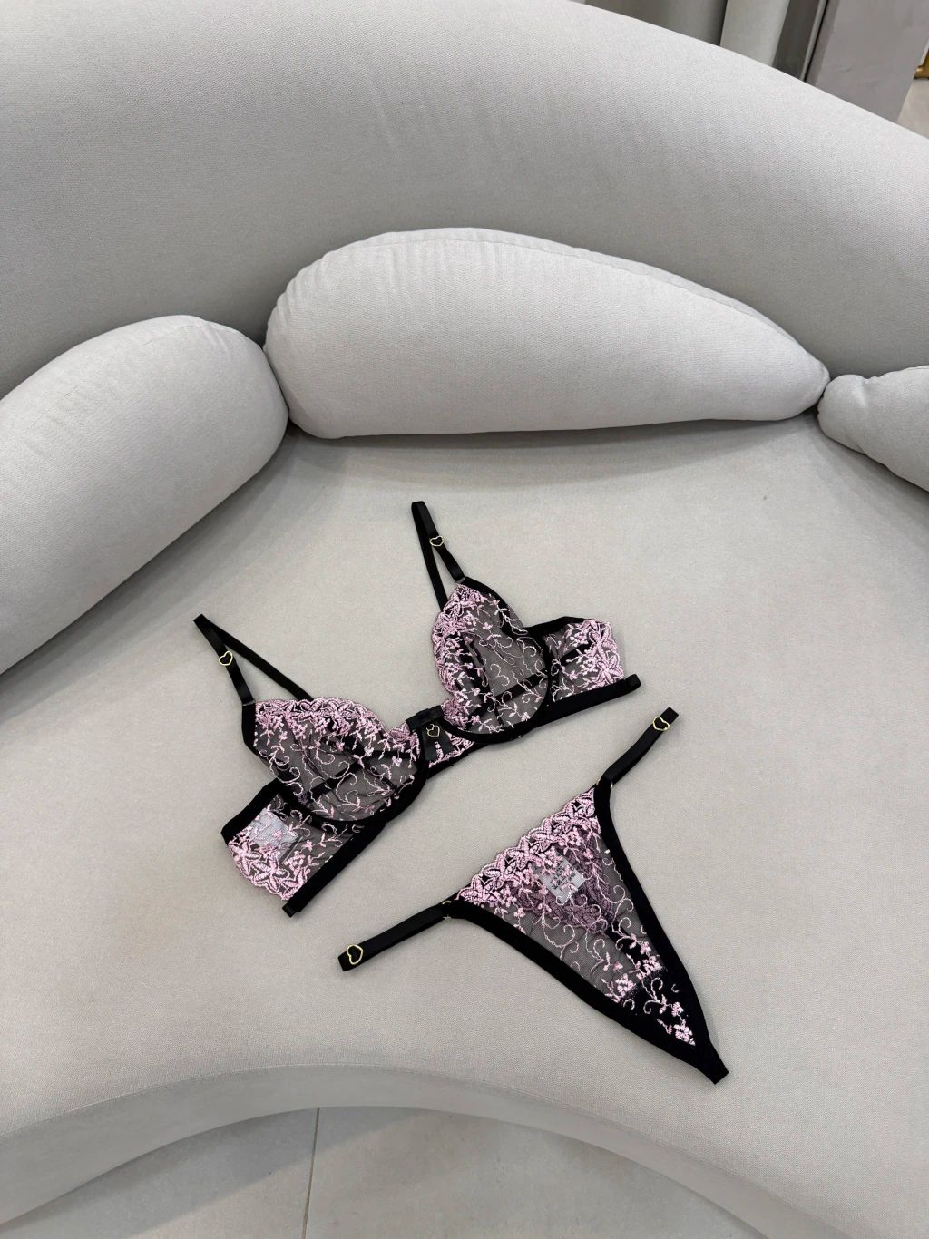 Conjunto Encanto Preto com Rosa Floral